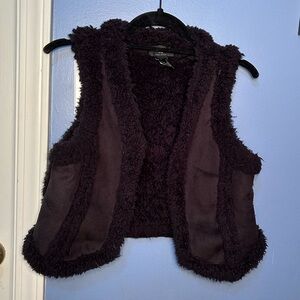 iz Amy Byer Juniors Fuzzy Sherpa Black Vest